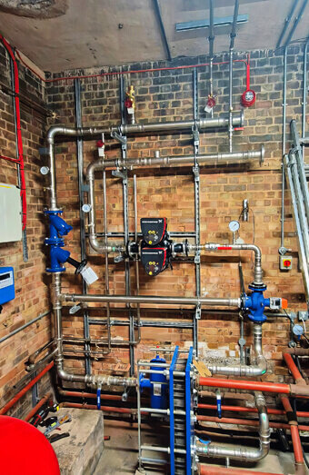 https://plumberbayswater.com.au/uploads/2025/06/commercial-plumbing-923198.jpg