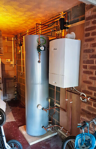 https://plumberbayswater.com.au/uploads/2025/06/hot-water-684599.jpg